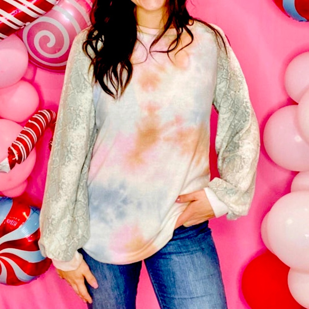 NWOT Vanilla Bay Long Sleeve Tie Dye Python Sleeve Top